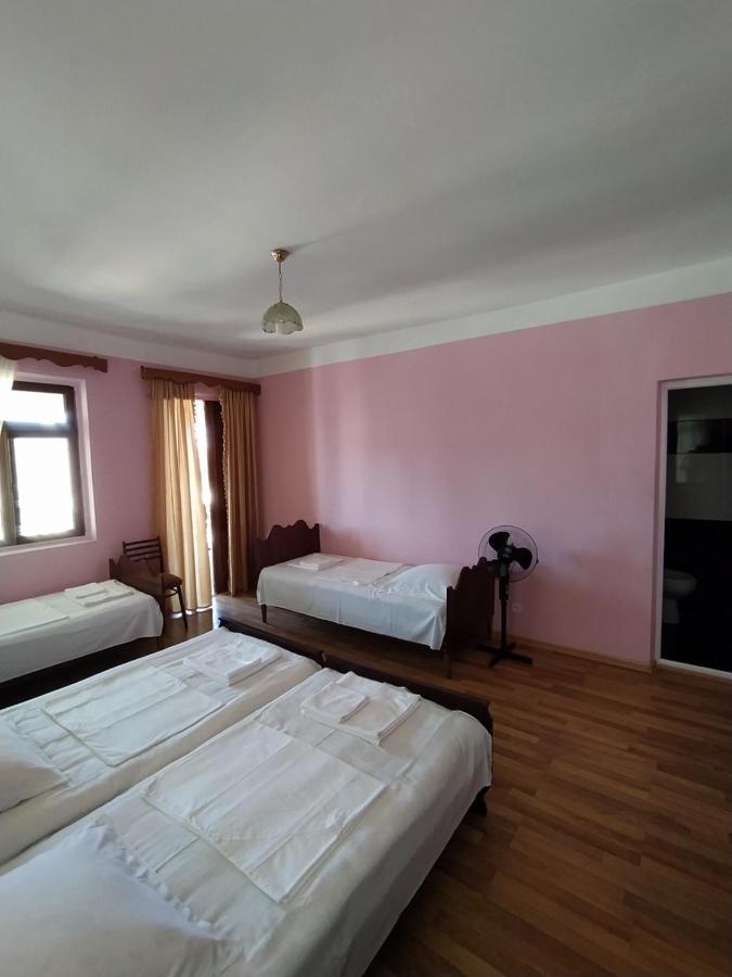 Guest House Teni Махинари Екстериор снимка