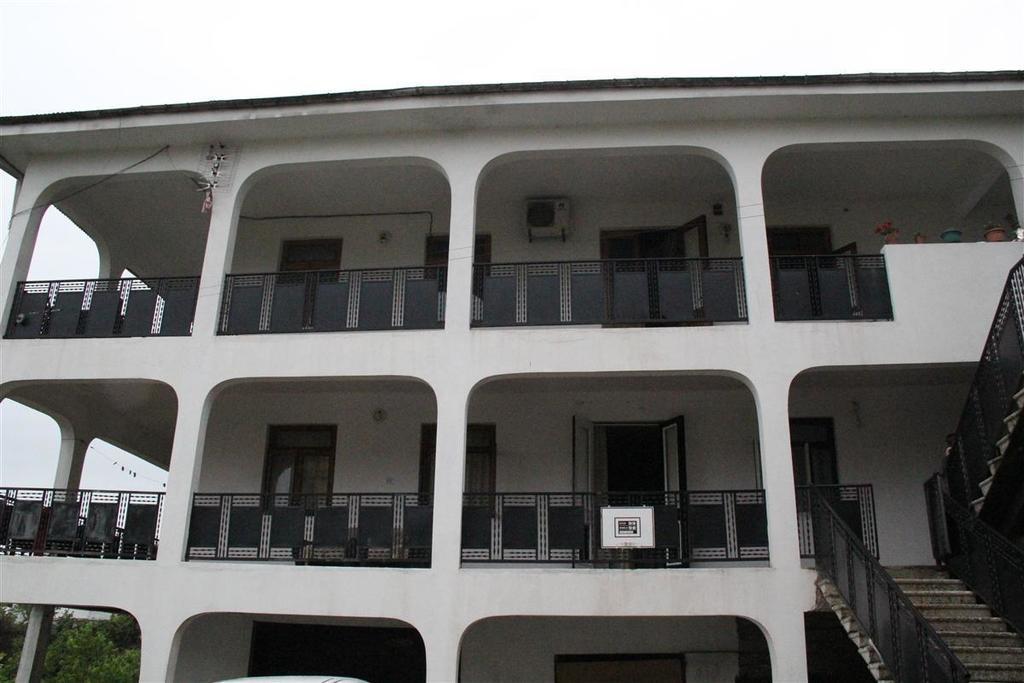 Guest House Teni Махинари Екстериор снимка