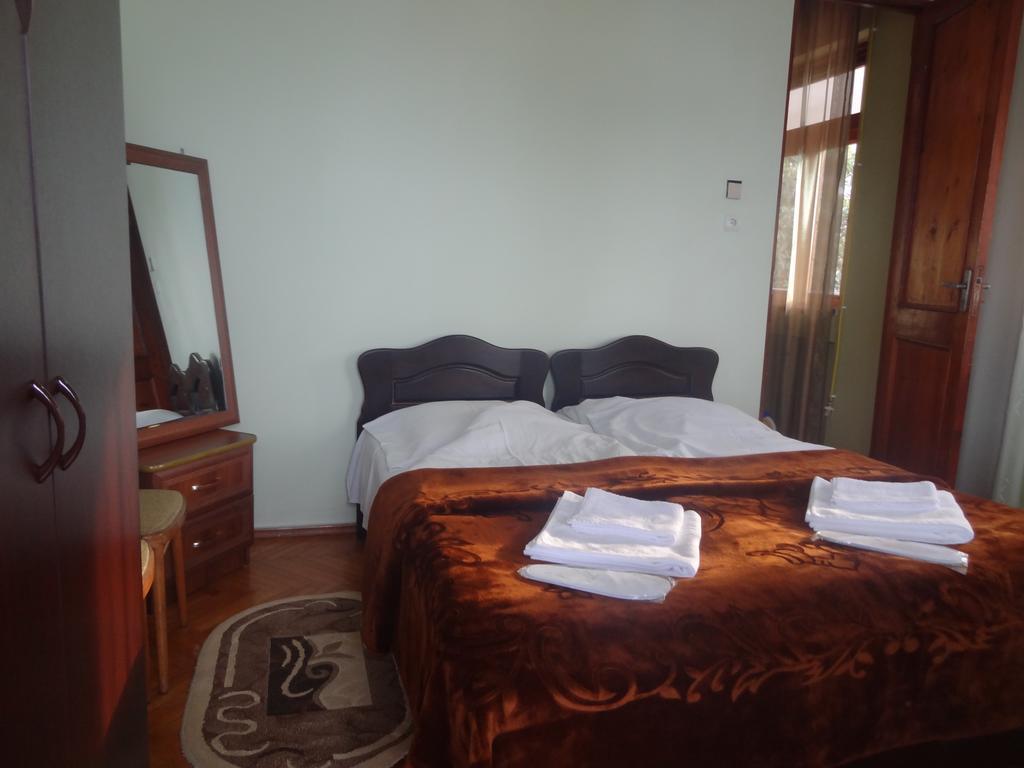 Guest House Teni Махинари Екстериор снимка