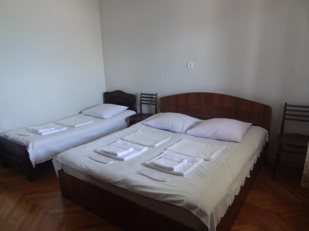 Guest House Teni Махинари Екстериор снимка